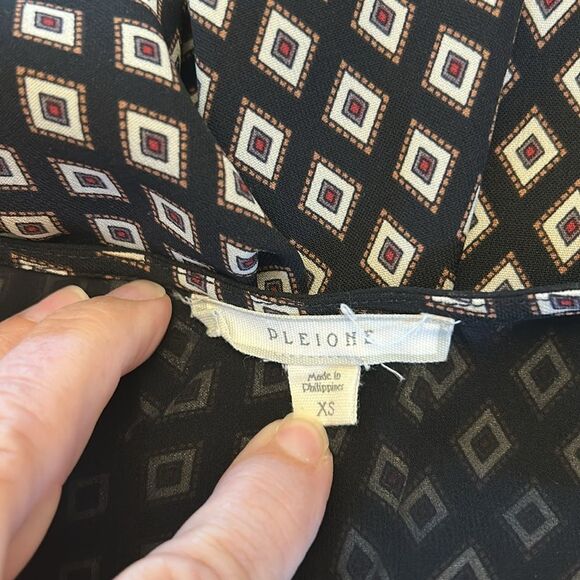 Pleione Black Patterned Flutter Sleeve Ruffled Blouse Size XS EUC - Picture 7 of 9